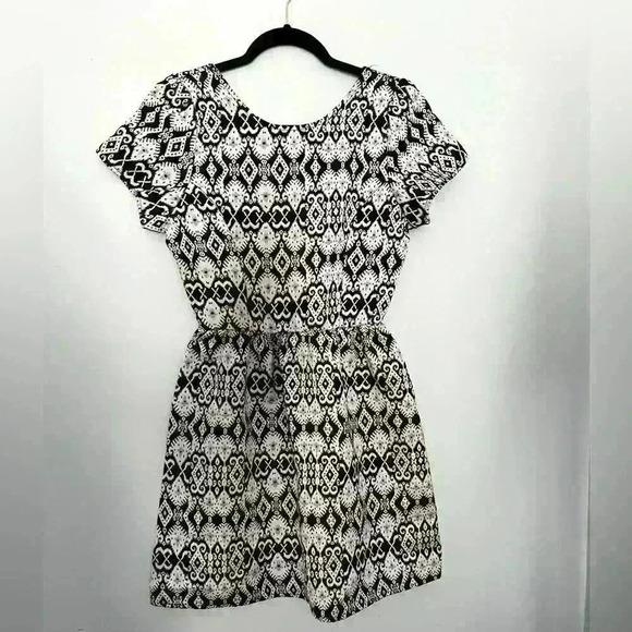one clothing Dresses & Skirts - NWT Black & White Dress